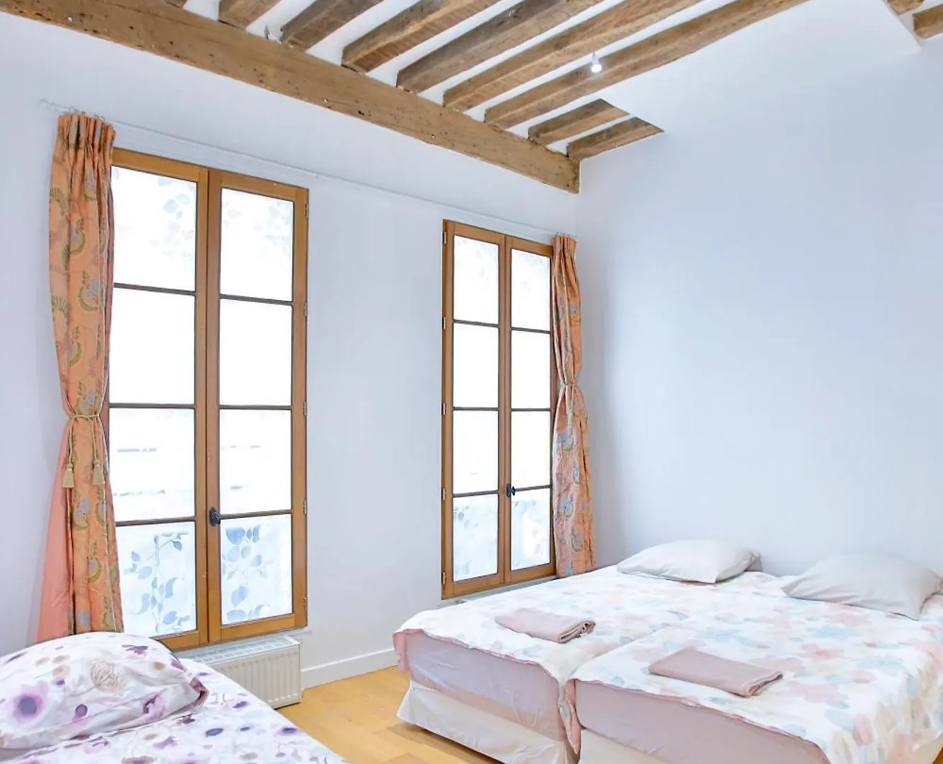Marais 4 Bedrooms New Apartment Paris