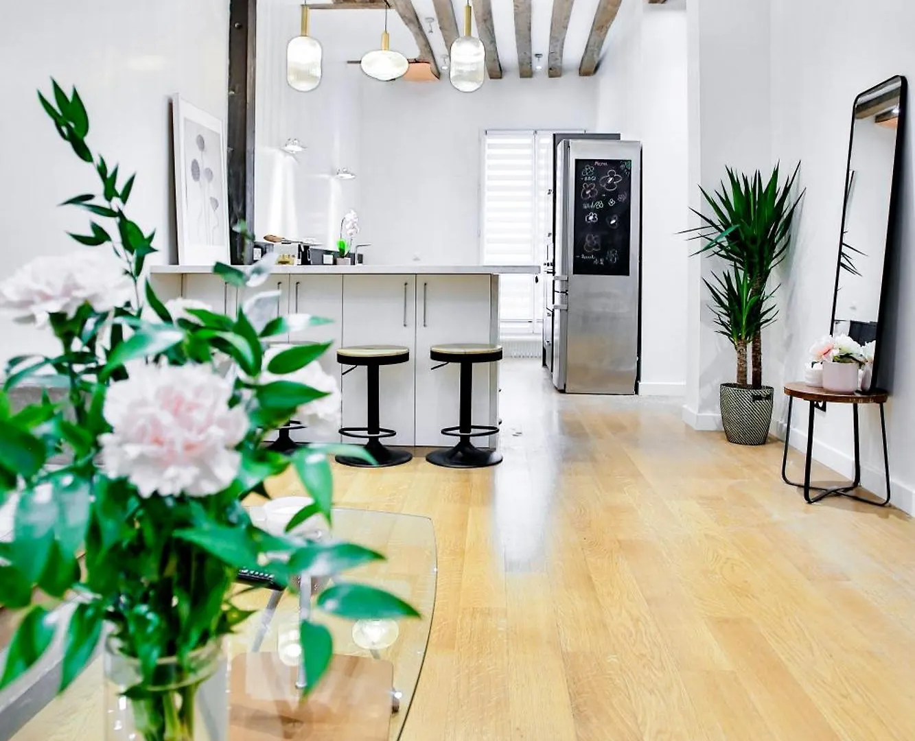 Marais 4 Bedrooms New Apartment location